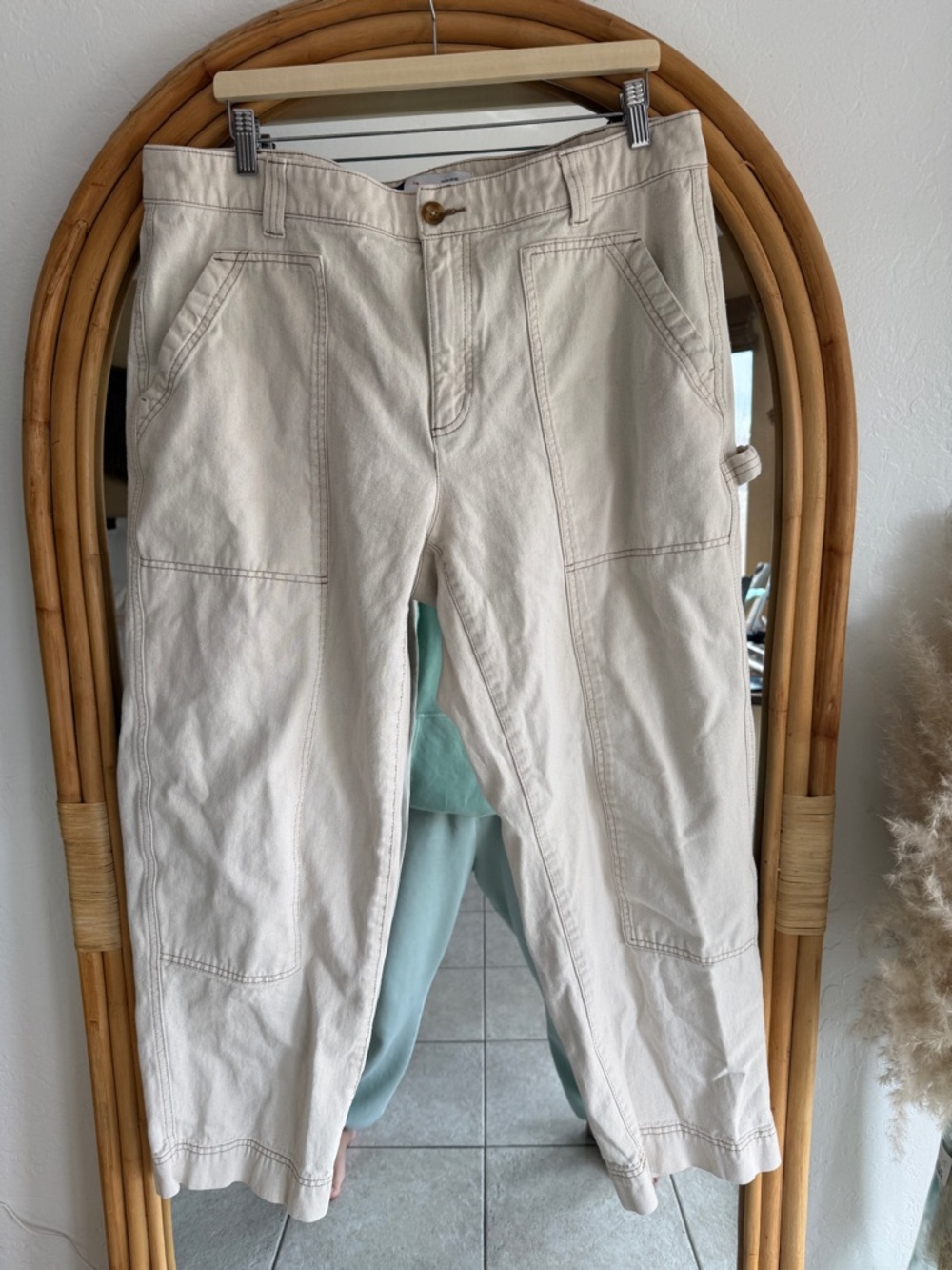 Old Navy Women’s Cargo Pants in Light Cream